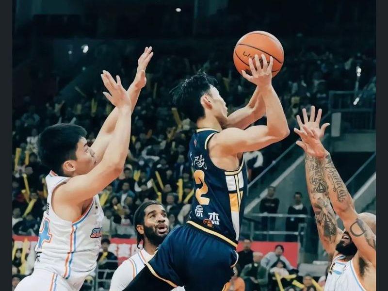 极速赛车-广东队康复遭神医术调侃胡徐赛场高光莫将个人荣誉与家国情怀对立