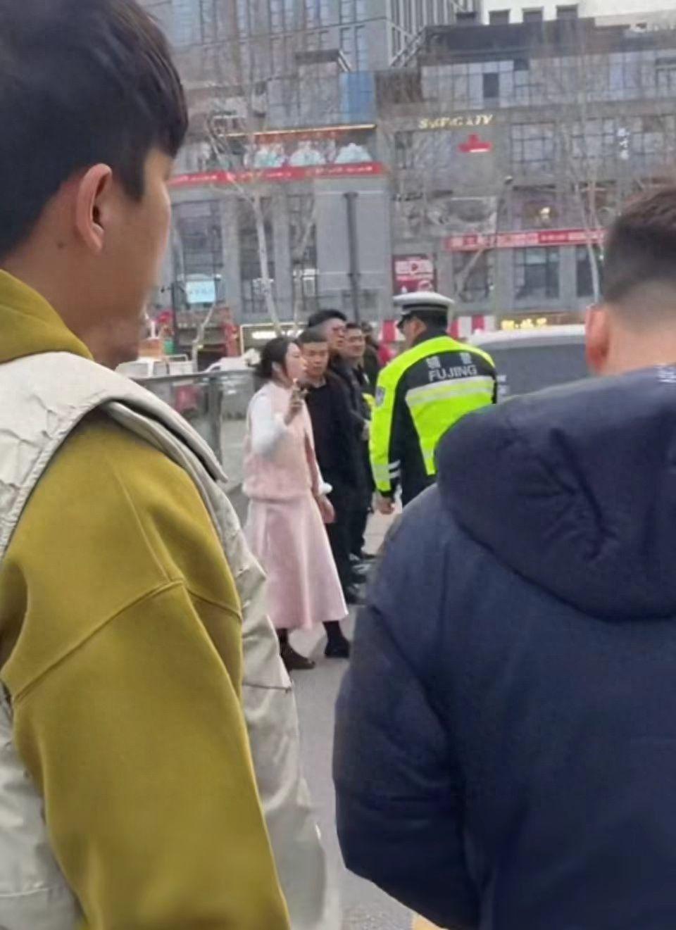 142极速赛车-扬州一女子车祸被打后续：长相曝光，人无赖嘴恶毒，全家受到舆论